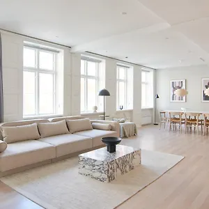 2br In Vibrant & Colourful Nyhavn Copenaghen