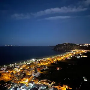 La Casa Di Felice Milazzo, Tono Italie